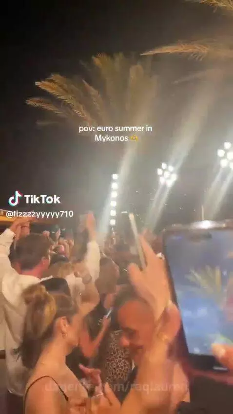 party, festa, travel by raqlauren