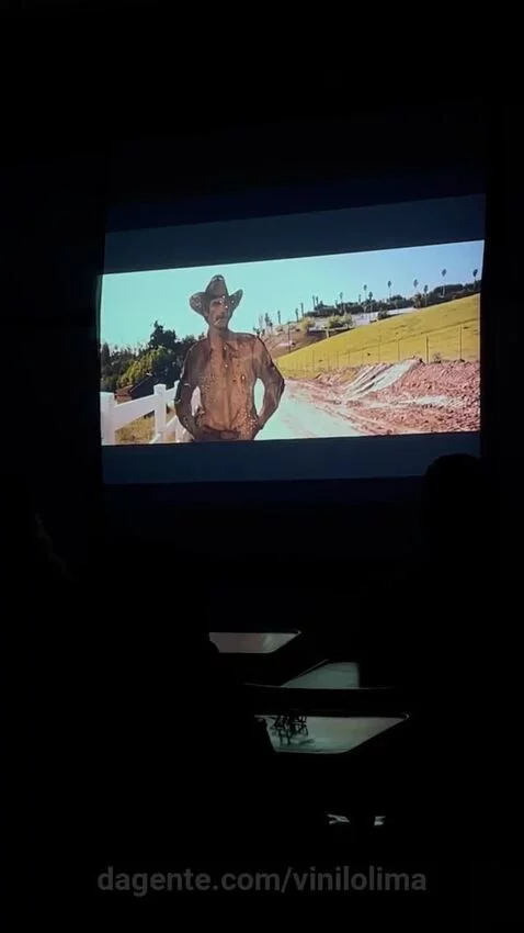 Aula com filme= 🥰 by vinilolima