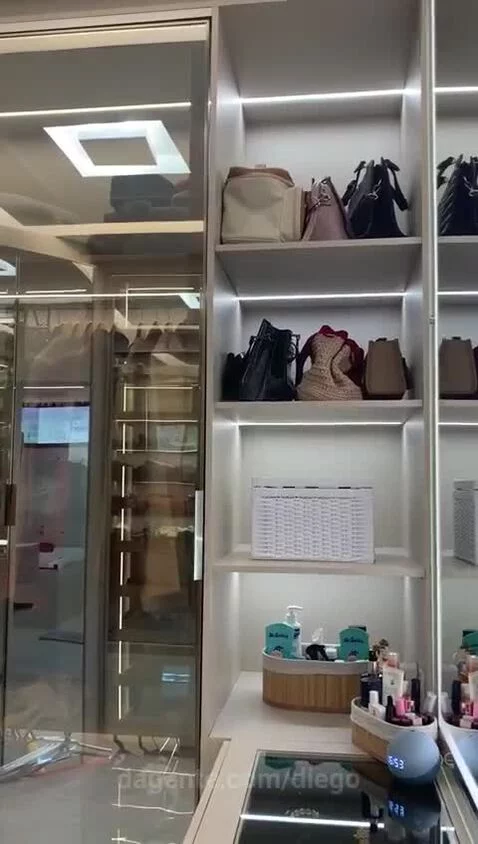 Closet! by diego