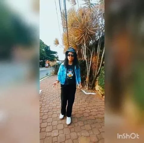 Clipe oficial eu que gravei kkk minha irmã e minha melhor am... by receitinhas