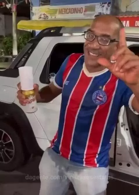 Pegou o dinheiro de fazer compras e foi no estádio assistir ... by vinifrasesestatus