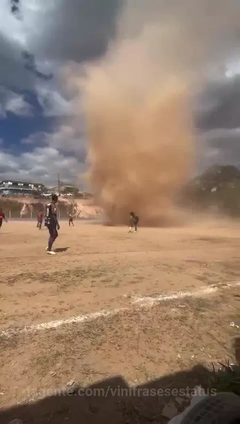Quando o saci quer jogar também  🤣🤣👏🏽 by vinifrasesestatus