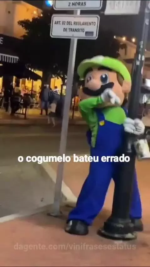 E como bateu errado 🤣🤣🤣🤣 by vinifrasesestatus