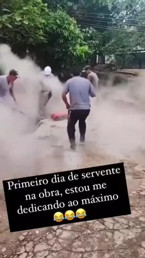 Dizem que até hoje ele procura não encontrou emprego. by allan
