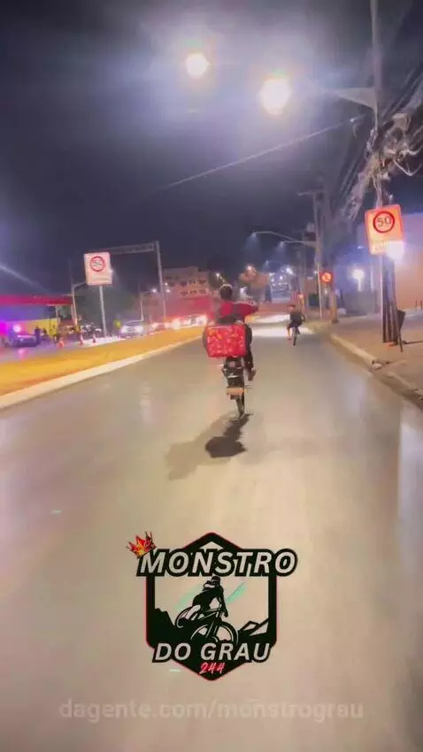 Monstro by monstrograu