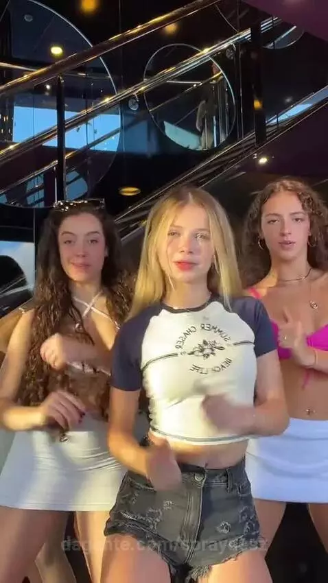 Eu e minhas gêmeas favoritas, aprovam by sorayaesz