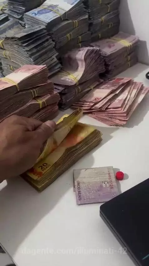 Prévia da publicação de illuminati-42