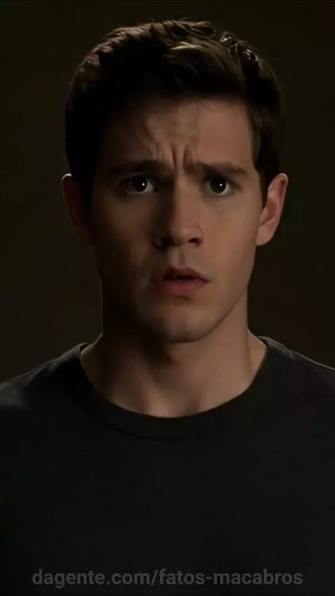 🚨 Estátuas GANHAM VIDA no Museu Antigo! 😱  ⁨@djdtoficial⁩ by fatos-macabros