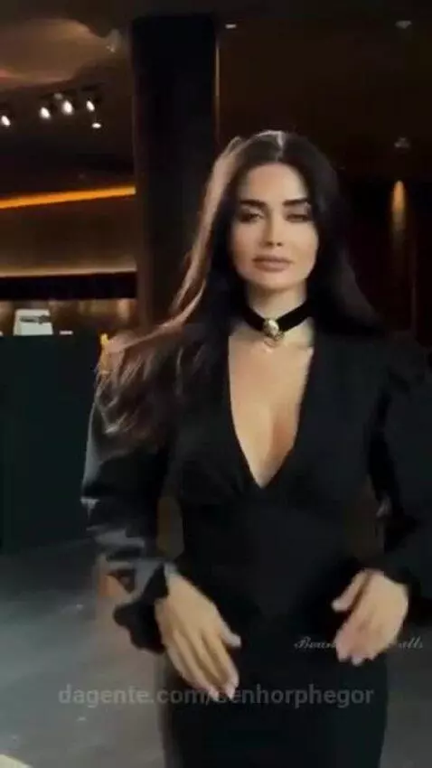 Onde será está Linda Mulher de beleza Exuberante Demais para... by senhorphegor