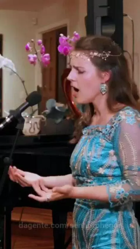 Sempre exuberante essa Linda Professora de Canto Lírico muit... by senhorphegor