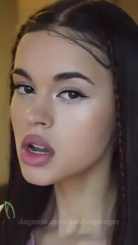 Pense nisso Lábios 💋 Maravilhosos e um Olhar penetrante de s... by senhorphegor